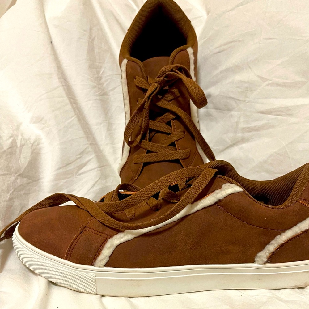 C. Wonder Women's Emmy Sherpa Trim Court Sneaker 9.5